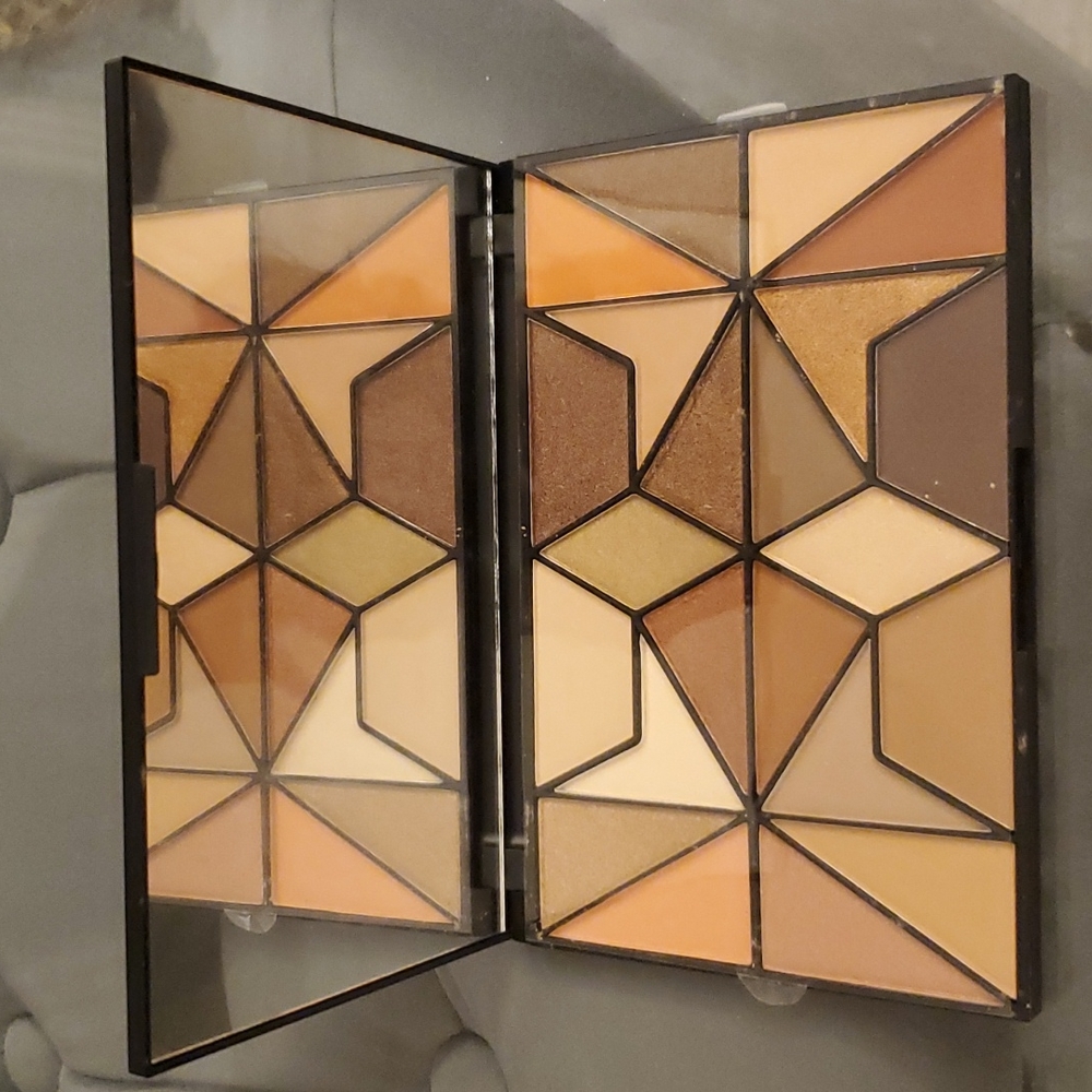 Beauty Gems Eyeshadow Palette